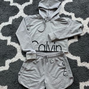 Cropped sweatshirt and matching shorts